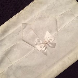 Vintage Linbro Embroidered Placemat/Napkin Set (4)